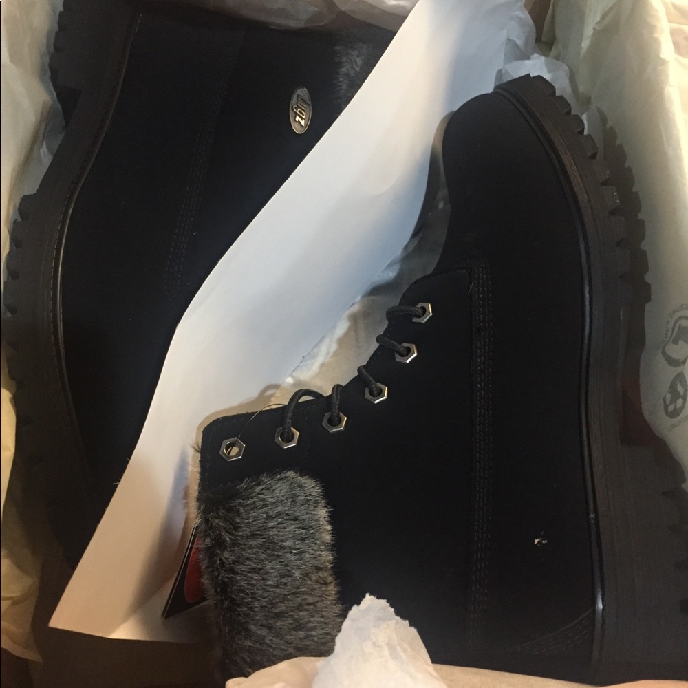 Lugz Woman’s Convoy Lace Up Boots - Picture 8 of 8